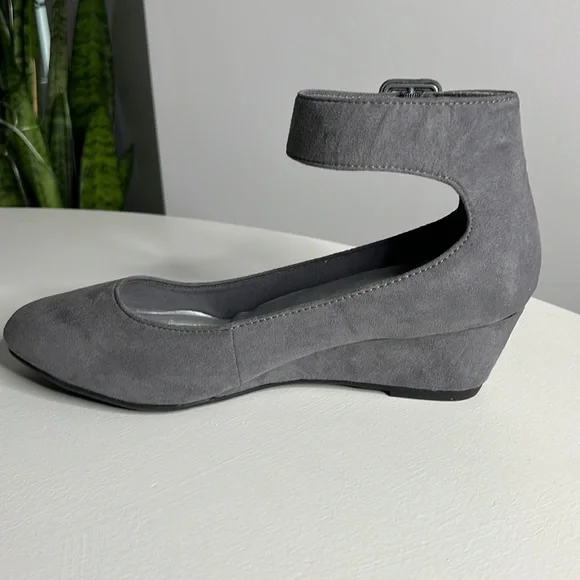 Dexflex Comfort Gray Suede Casual/Work Shoe - Picture 4 of 8